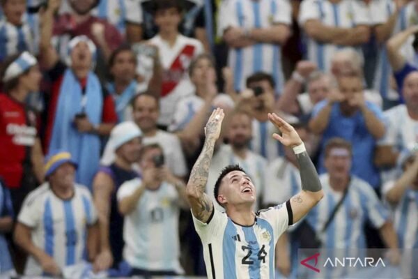 Sure! Here are a few alternate titles for "Argentina gasak Brasil 4-1":

1. "Argentina Dominates Brazil with a 4-1 Victory"
2. "Argentina Triumphs Over Brazil: A 4-1 Showcase"
3. "Argentina Crushes Brazil 4-1 in Spectacular Match"
4. "Argentina’s 4-1 Win: A Historic Showdown Against Brazil"
5. "Argentina Outshines Brazil in a 4-1 Blowout" 

Feel free to let me know if you need more options or a different style!