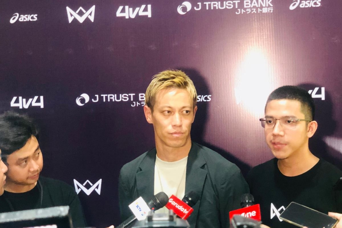 Here are some alternate title suggestions for "Keisuke Honda: Jepang harus mengalahkan Indonesia":

1. "Keisuke Honda: Jepang Harus Kalahkan Indonesia"
2. "Keisuke Honda: Jepang Perlu Menang atas Indonesia"
3. "Keisuke Honda: Jepang Harus Tundukkan Indonesia"
4. "Keisuke Honda: Kemenangan Jepang atas Indonesia adalah keharusan"
5. "Keisuke Honda: Jepang Wajib Menang Melawan Indonesia"
6. "Keisuke Honda: Jepang Diharapkan Mengalahkan Indonesia"
7. "Keisuke Honda: Misi Jepang untuk Mengalahkan Indonesia"
8. "Keisuke Honda: Jepang Harus Berjuang Melawan Indonesia"

Feel free to mix and match phrases or request further modifications!