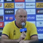 Berikut adalah beberapa alternatif judul untuk "Bojan tak masalahkan respon Saddil Ramdani ketika diganti":

1. "Bojan Tenang Tanggapi Respon Saddil Ramdani Saat Ditarik Ke Bangku Cadangan"
2. "Bojan: Respon Saddil Ramdani Ketika Diganti Tidak Jadi Masalah"
3. "Bojan Menganggap Biasa Reaksi Saddil Ramdani Saat Diganti"
4. "Bojan Santai Hadapi Reaksi Saddil Ramdani Saat Perubahan Pemain"
5. "Bojan: Tidak Ada Masalah Dengan Respon Saddil Ramdani Saat Diganti"
6. "Bojan Menyikapi Reaksi Saddil Ramdani yang Ditarik dari Lapangan"
7. "Bojan Lepaskan Ketegangan: Respon Saddil Ramdani Ketika Diganti Bukan Masalah"

Semoga alternatif ini membantu!