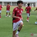 Daftar 21 Pemain Timnas U-17 Indonesia untuk Piala Dunia U-17 2025" bisa diubah menjadi:

1. "Timnas U-17 Indonesia: 21 Pemain untuk Piala Dunia U-17 2025"
2. "21 Bintang Muda: Roster Timnas U-17 Indonesia di Piala Dunia U-17 2025"
3. "Pemain Pilihan: 21 Talenta Timnas U-17 Indonesia untuk Piala Dunia U-17 2025"
4. "Menyongsong Piala Dunia U-17 2025: Daftar 21 Pemain Timnas U-17 Indonesia"
5. "Roster Resmi: 21 Pemain Timnas U-17 Indonesia untuk Piala Dunia U-17 2025"

Apakah ada yang ingin Anda ubah atau sesuaikan?